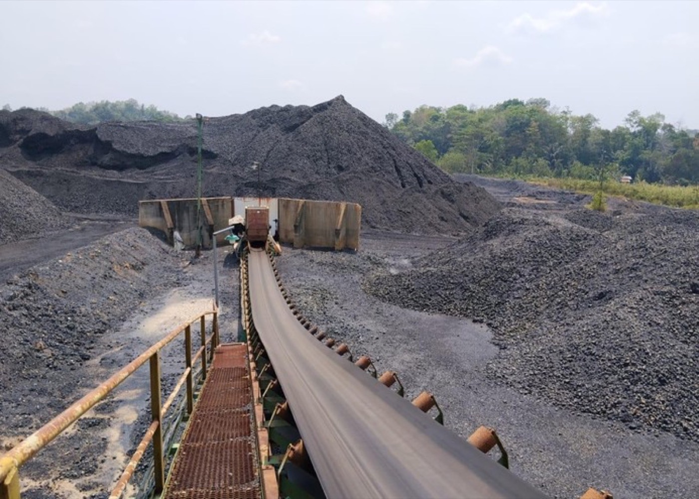 Conveyor and hopper to the loading point, PT Sumber Bara Abadi